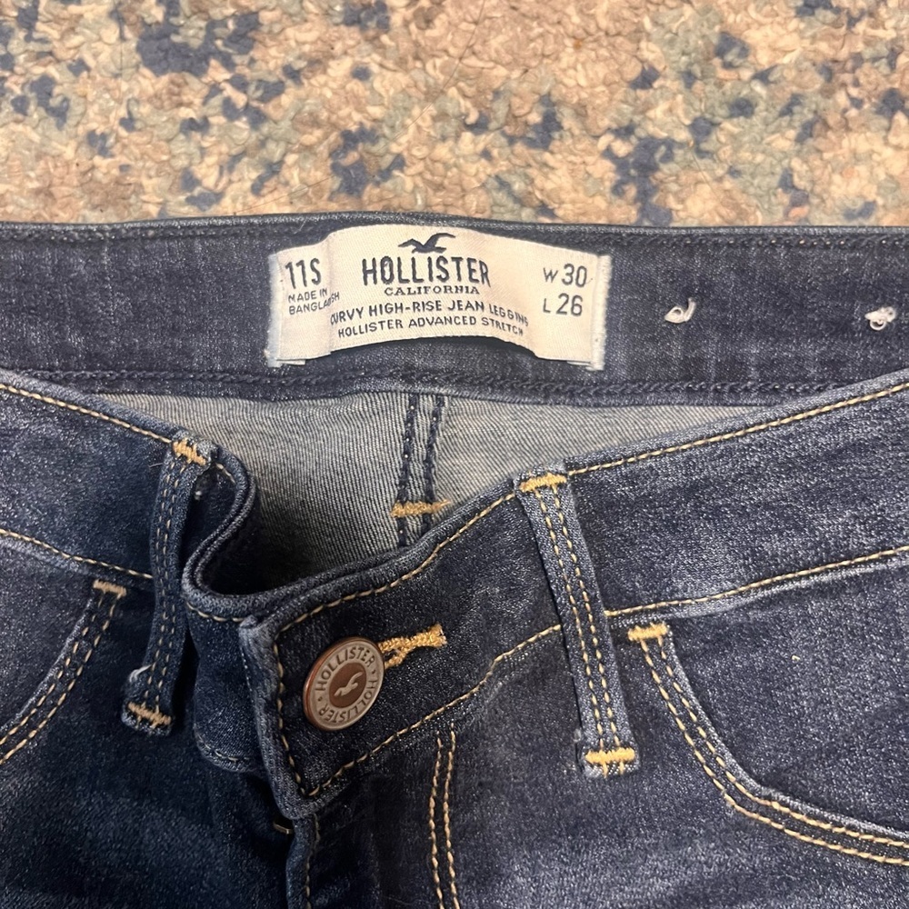 Hollister Curvy High-Rise Distressed Jean Leggings Size 11 Short Length - Picture 2 of 2